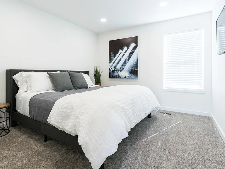 863 W Holly St — Photo 10