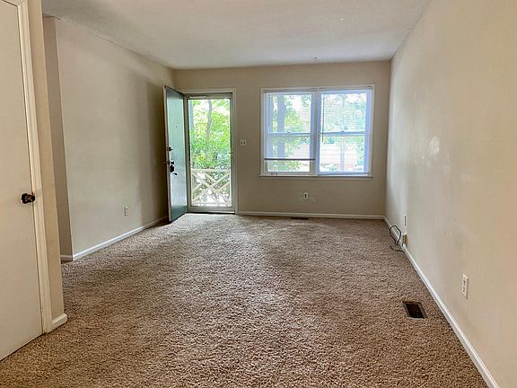 Living Room (approximately 13' x 15')