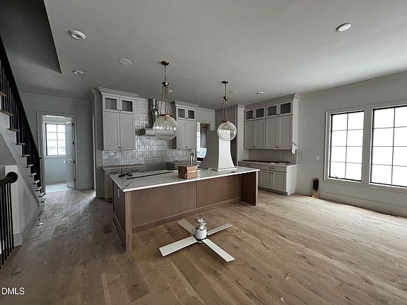 3rd image of 1324 Eldon Cir