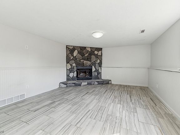 3rd image of 649 University Ave