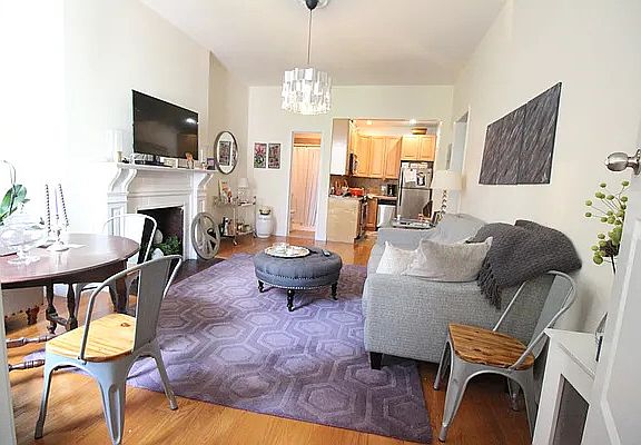 4th image of 141 W 72nd St APT 6