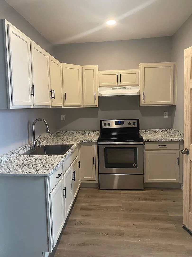 1380 Main St — Photo 1