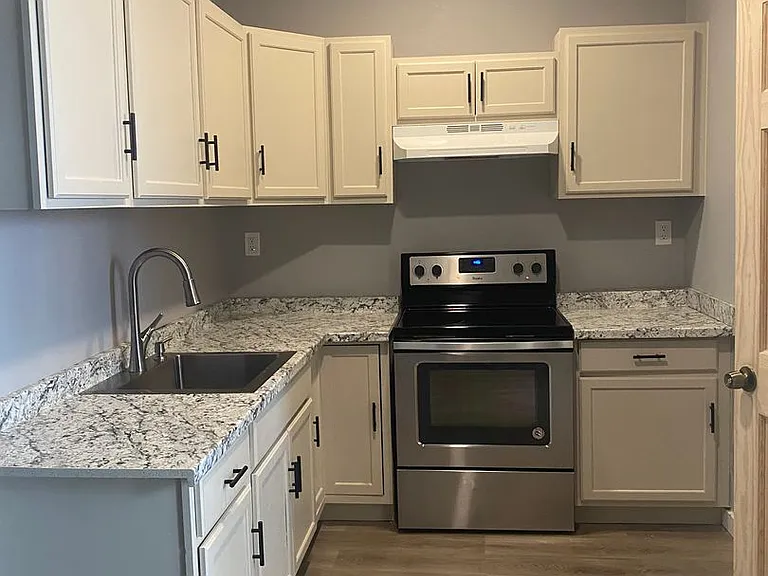 1380 Main St — Photo 1
