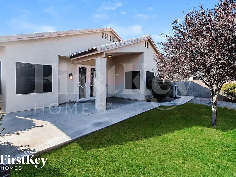 1102 W Monte Cristo Ave — Photo 15