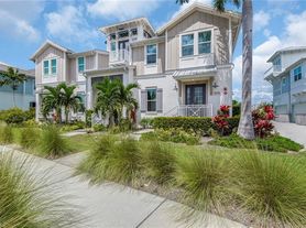 6585 Dominica Dr, Naples, FL