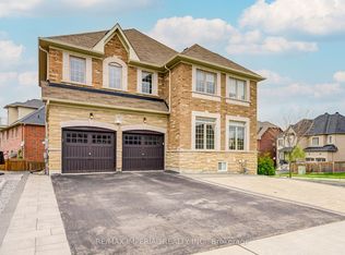982 Wilbur Pipher Cir, Newmarket, ON L3X 0B8