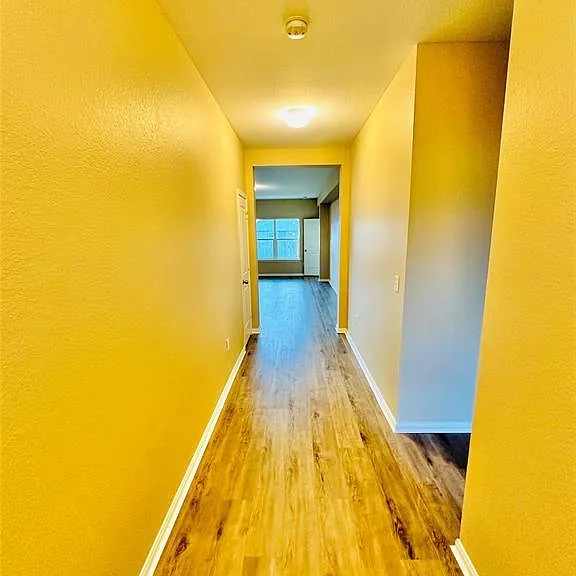 704 Silver Wing Dr — Photo 5