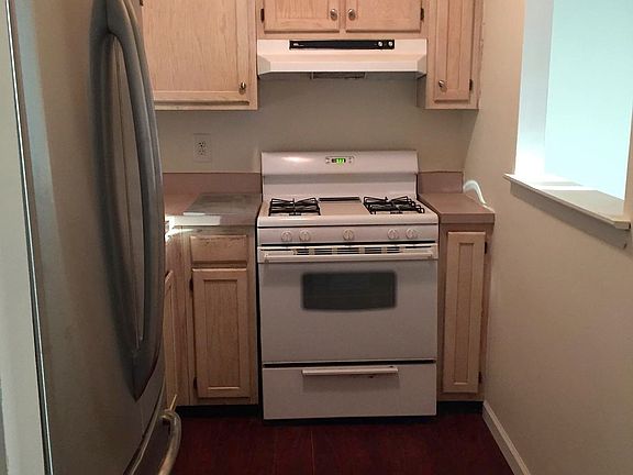 4th image of 472 Carlton Ave #3