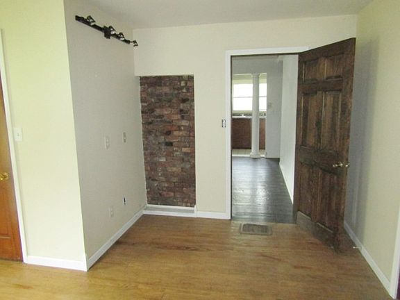 4th image of 516 Stanko Dr