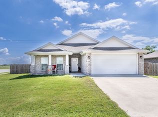 4208 E Razorbill Dr, Siloam Springs, AR 72761