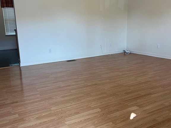 5th image of 106 Benjamin Haynes Ct