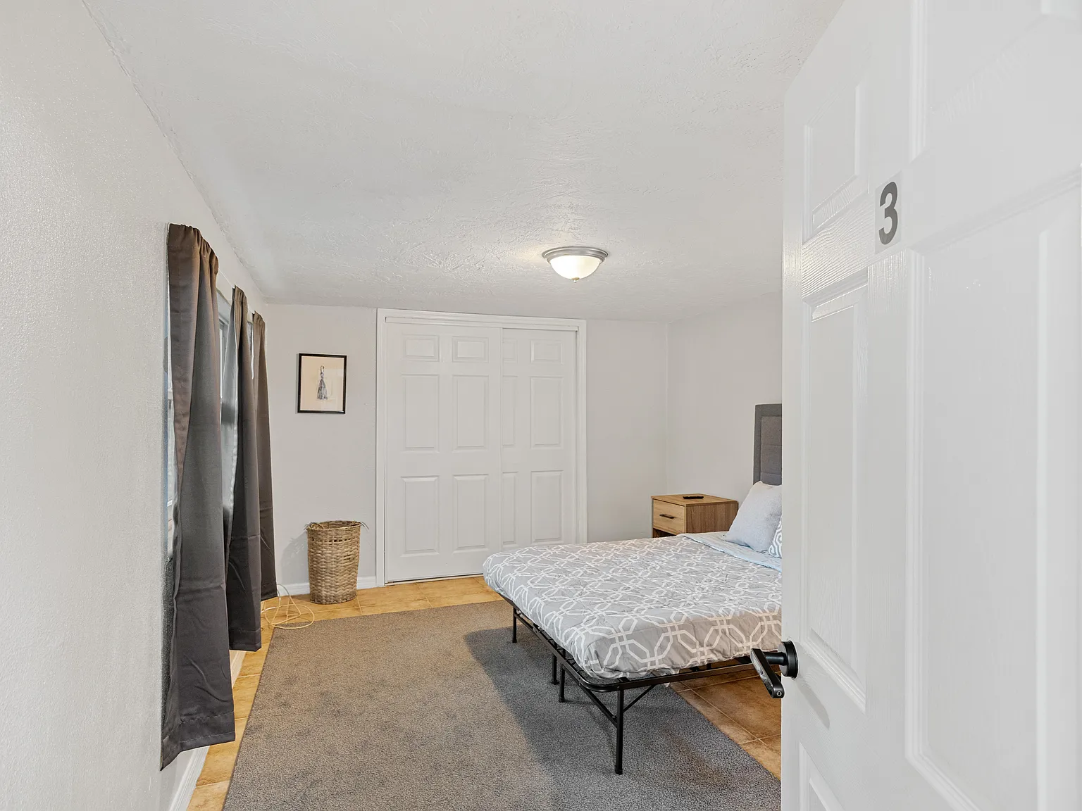 4 bed, 2.0 bath, 1860 sqft, $1,001 — Photo 3