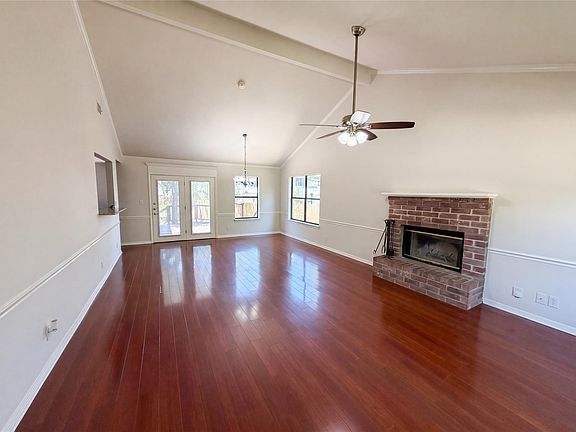 3rd image of 1111 N Riviera Cir