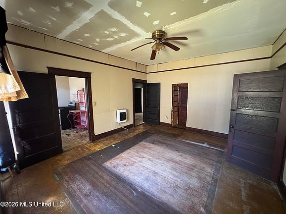 5th image of 326 W Court St
