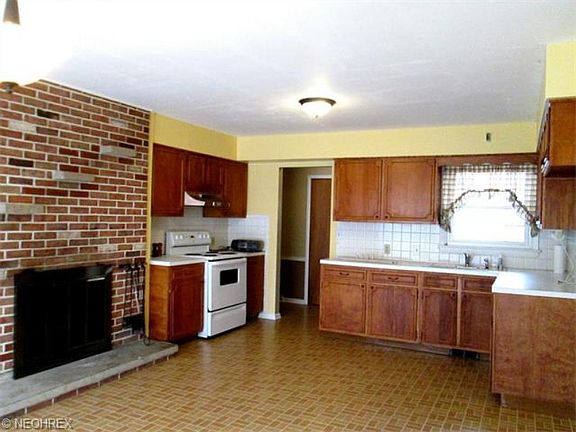 2nd image of 901 Damon Dr