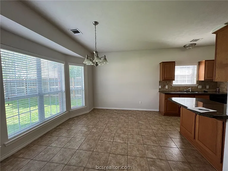 911 Scoffield Dr — Photo 11