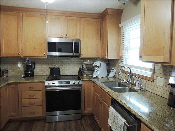 3rd image of 712 N Idler Ln