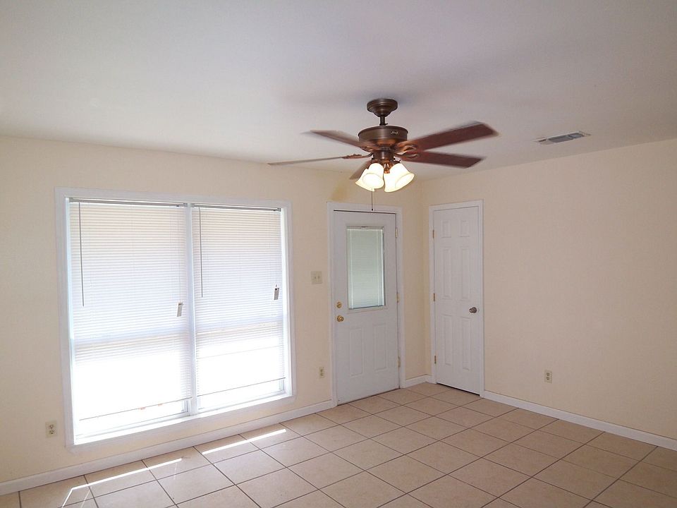 2nd image of 205 W Camellia Dr