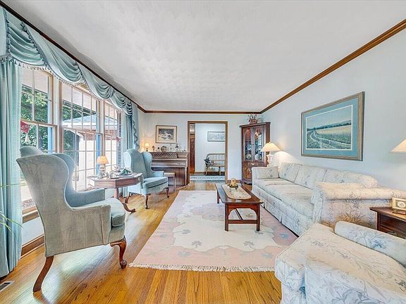 5th image of 7026 Hollyberry Cir