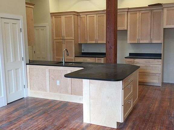 Chef's Kitchen-Granite and 12' ceilings