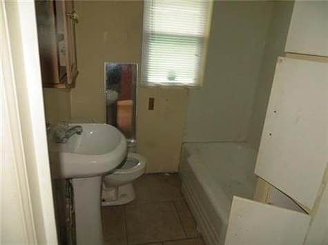 3rd image of 8620 Thompson Ave