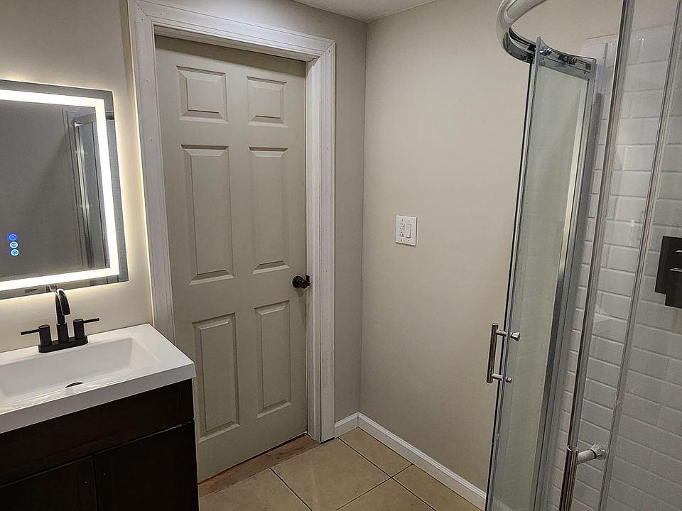 Bathroom vanity