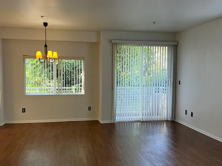 10756 Camarillo St #201 — Photo 23