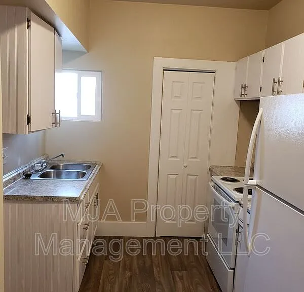 970 W Center St — Photo 6