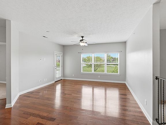 5th image of 567 Riverpointe Dr Unit 11