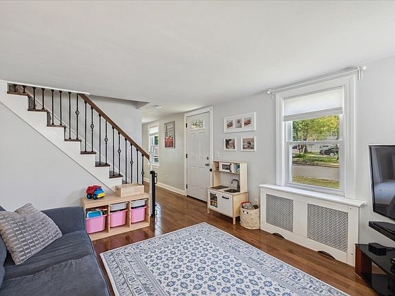 3rd image of 25 Andrew Rd