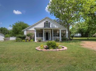 308 N McCracken St, Chouteau, OK 74337