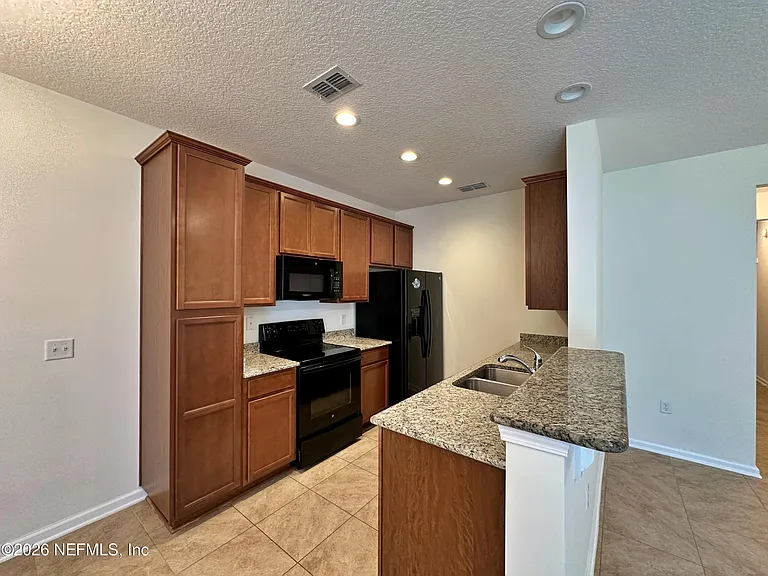 99 Moultrie Village Ln — Photo 2