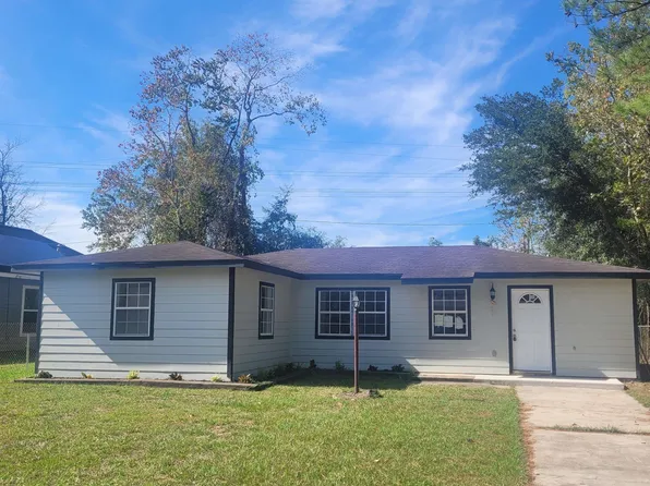 3325 Lincoln Dr, Orange, TX 77630