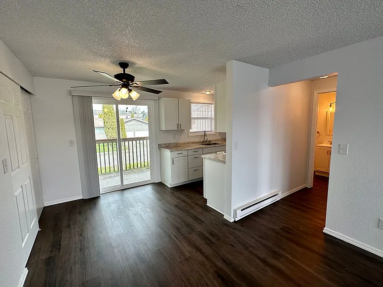 2328 Queen St #12 — Photo 6