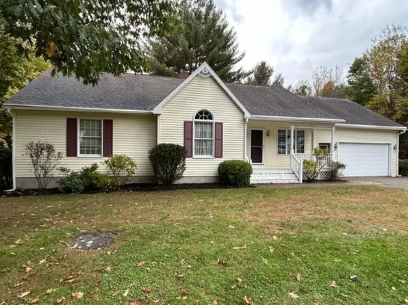 45 Hillcrest Drive, Clinton, ME 04927