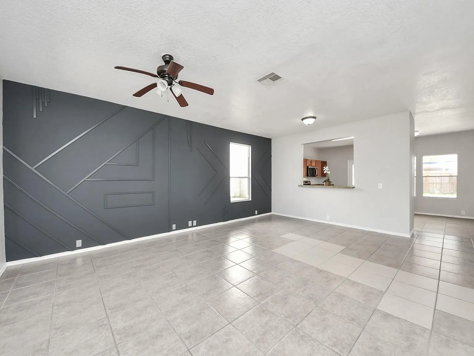 3 bed, 2.5 bath, 1490 sqft, $1,800 — Photo 3