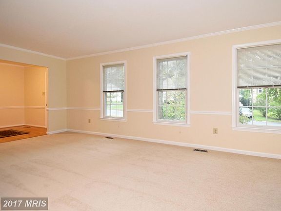 3rd image of 10513 Cambridge Ct