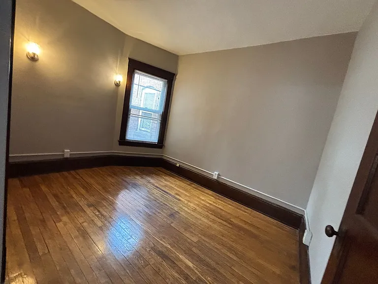 1376 W 91st St — Photo 25