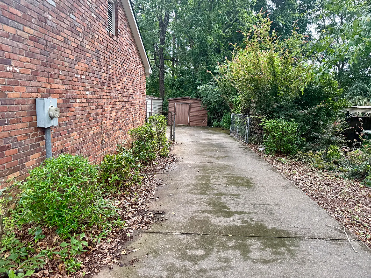 4 bed, 2421 sqft, $2,400 — Photo 2