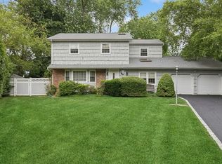 9 Scholar Ct, East Northport, NY 11731