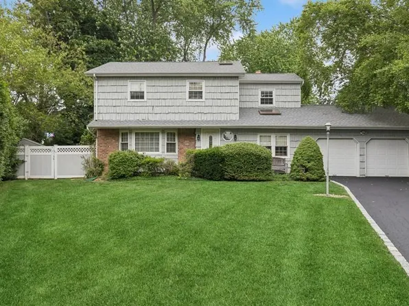 9 Scholar Court, East Northport, NY 11731