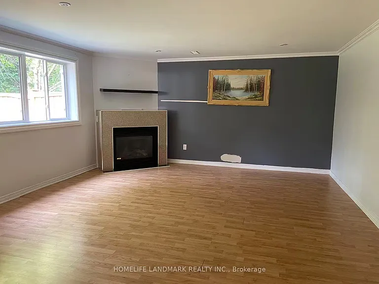 28 Delphinium Ave #LOWER — Photo 2