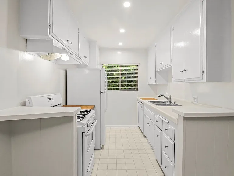 1226 McClellan Dr — Photo 10