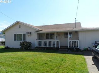 564 L St, Riddle, OR 97469