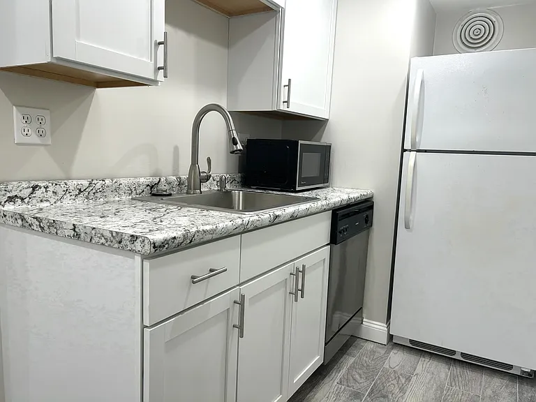5819 5th Ave #7 — Photo 6