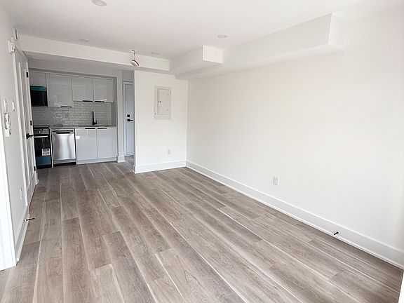 5th image of 549 Melbourne Ave #5