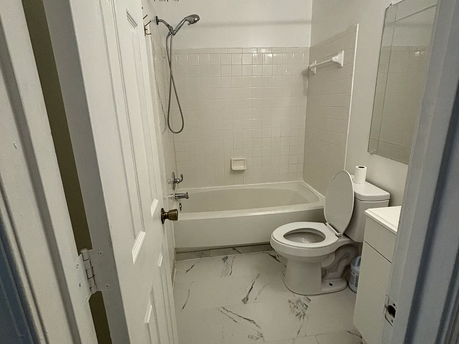 3 bed, 1296 sqft, $2,900 — Photo 4
