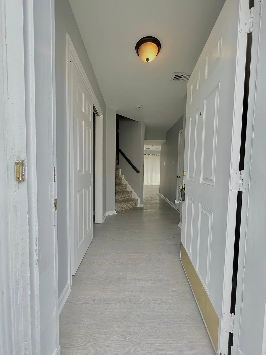 Building Photo - 136 Eldon Dr