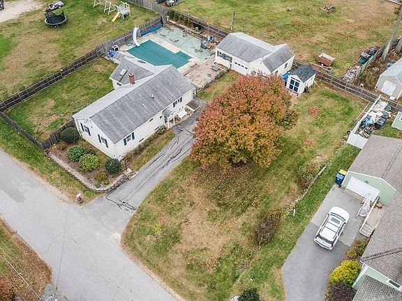 5th image of 8 Spinney Ave