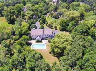 10252 N Range Line Rd, Mequon, WI 53092